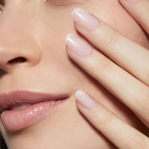 Static Nails reusable pop on manicure.